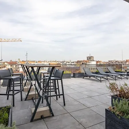 Balcony - Rooftop Access - New Apartman *