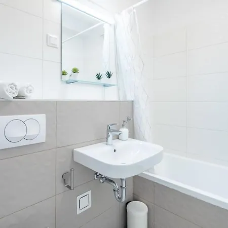 Balcony - Rooftop Access - New Apartment *