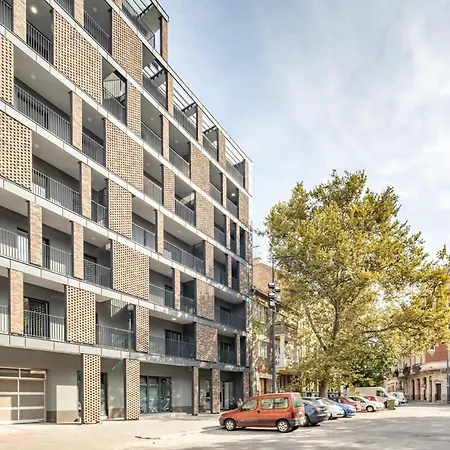 Balcony - Rooftop Access - New *
