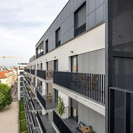 Apartment Balcony - Rooftop Access - New *